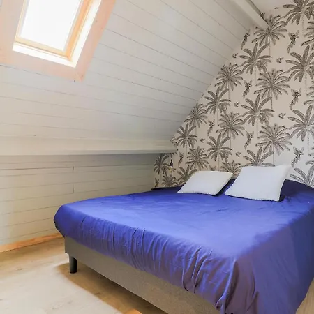 4 Bedroom Awesome In Romeries