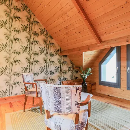 4 Bedroom Awesome In *